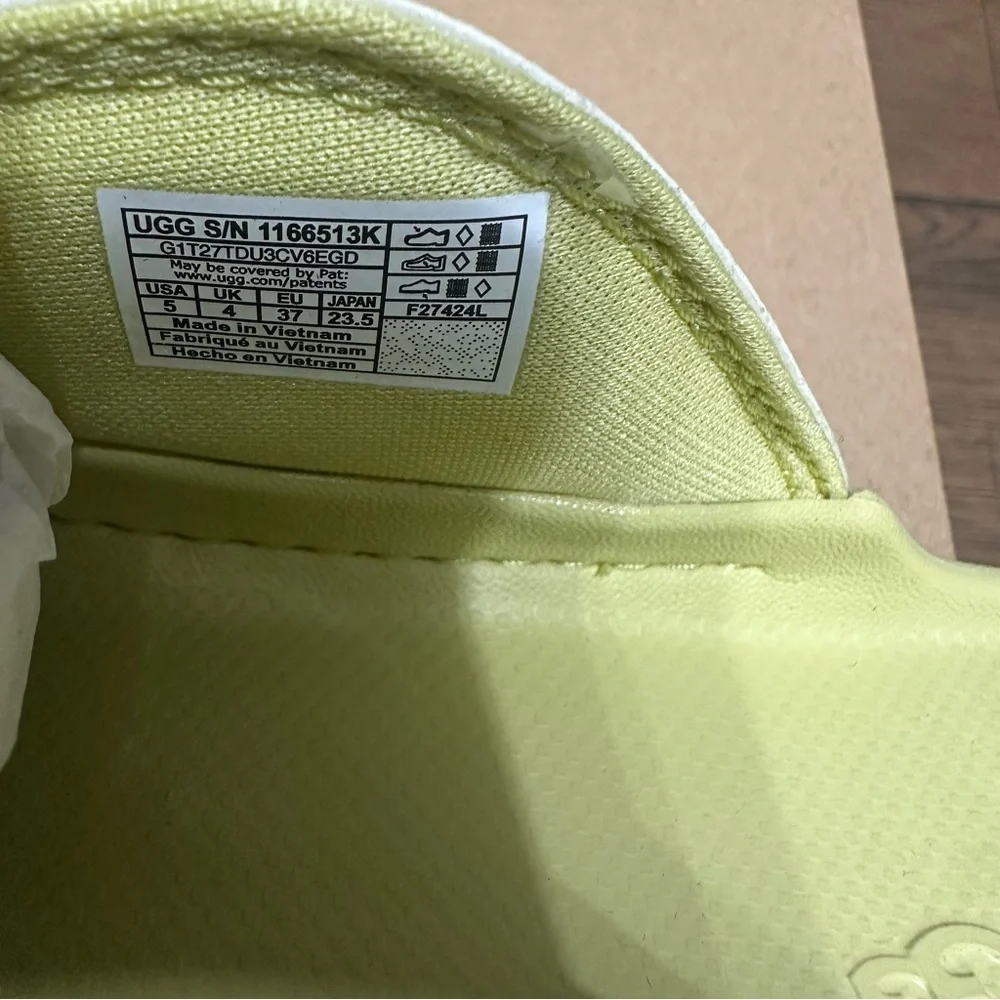 UGG Goldenglow Slide YOUTH 5 or Women’s 6.5/7 NIB